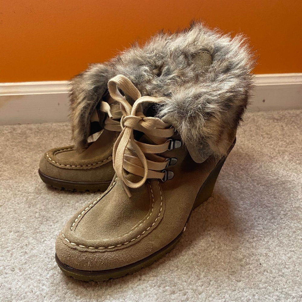 GORGEOUS Suede & Fur Wedges ! ✨